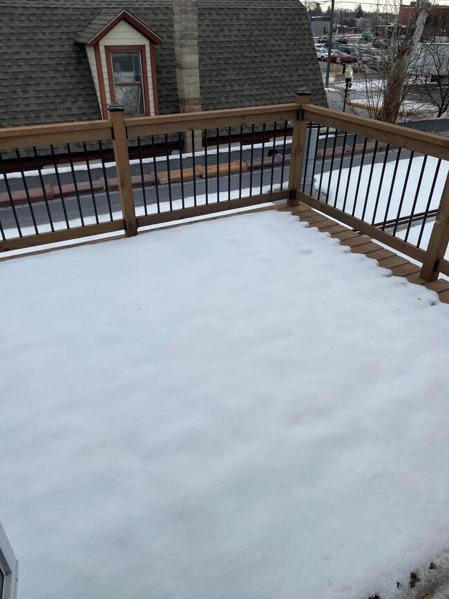 Building Photo - 210 W 6th St