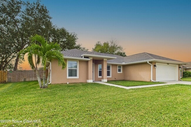 Building Photo - 1936 Gloria Cir