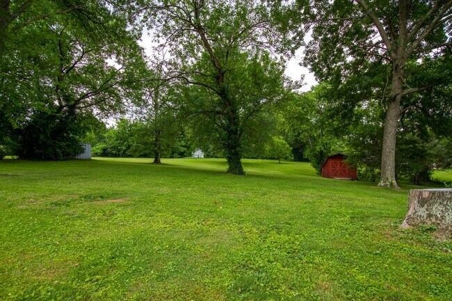 Building Photo - West Meade Single Family Home Close to Nashville West Shopping Center