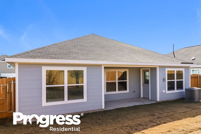 Building Photo - 1313 Woodwinds Dr