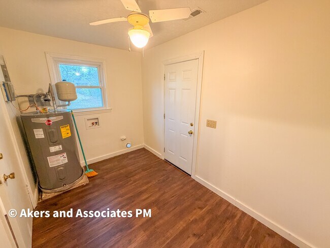 Building Photo - 3 Prestbury Dr