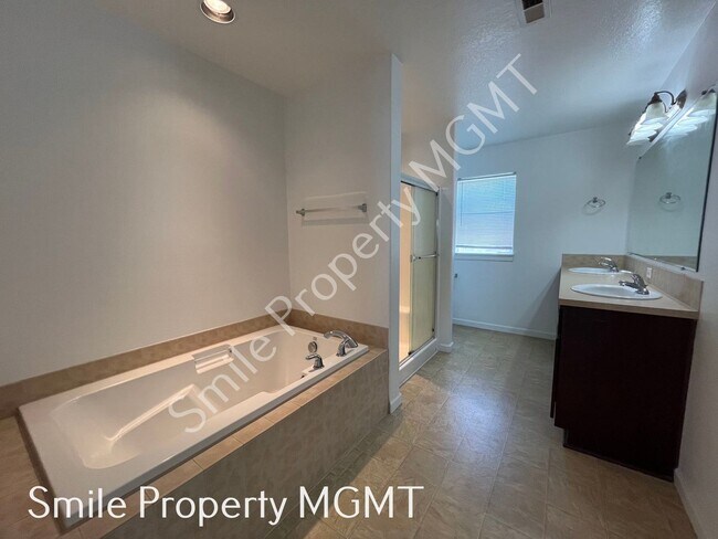 Building Photo - 18251 SW Orlov Ct