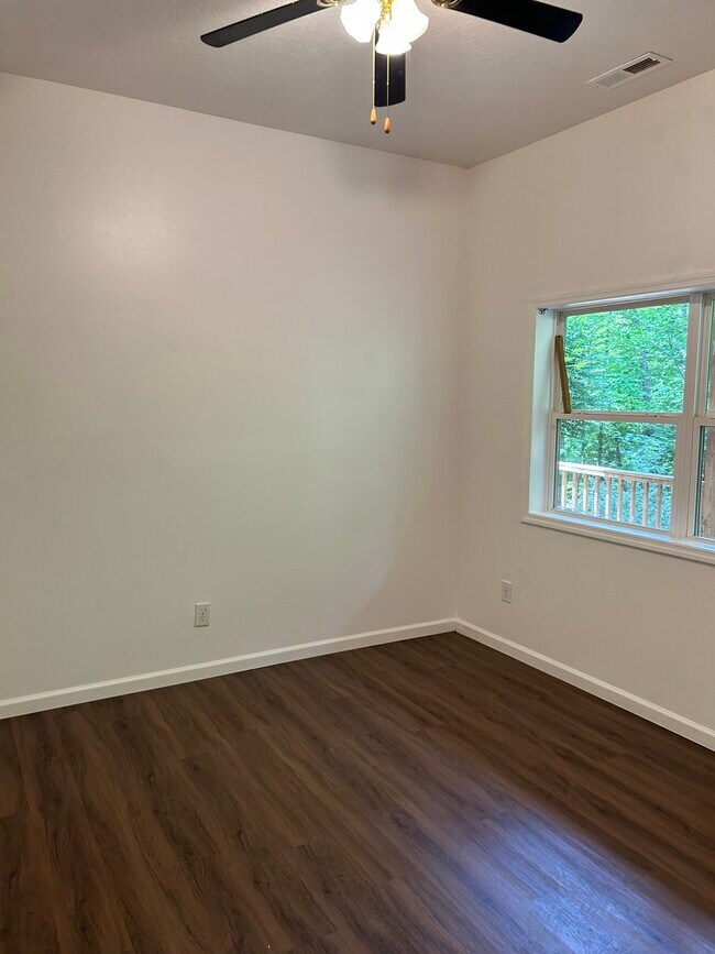Building Photo - 466 Old Camptown Dr
