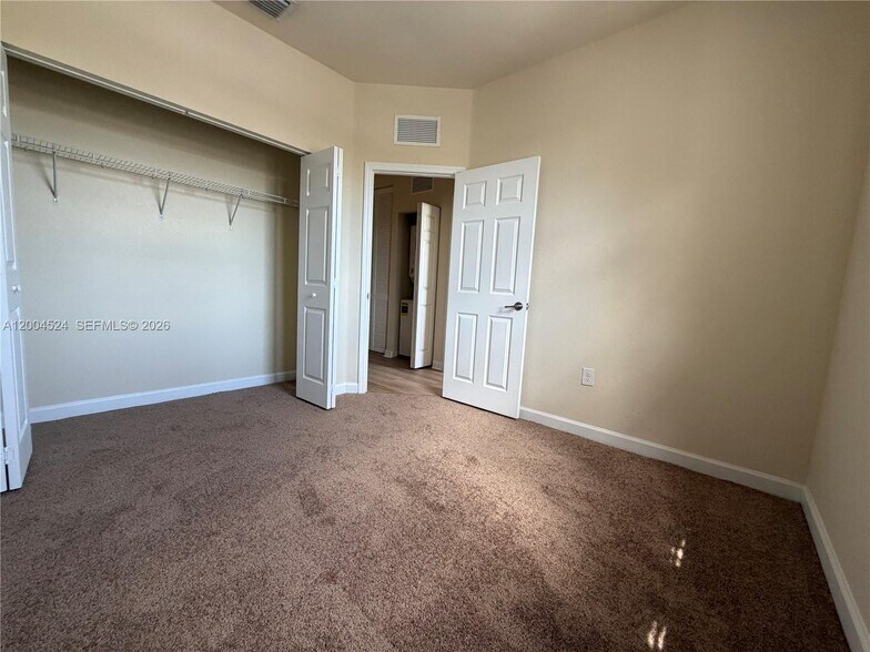 Building Photo - 544 SE 32nd Ave