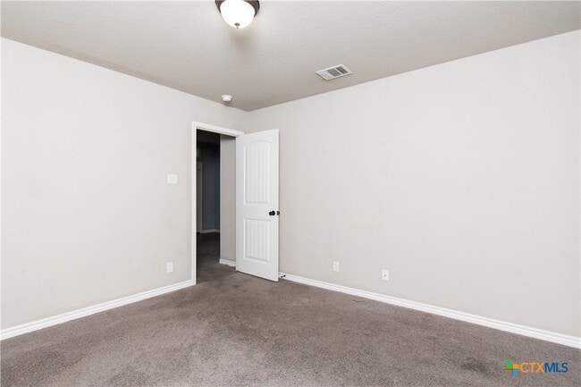 Building Photo - 6703 Keechi Valley Dr