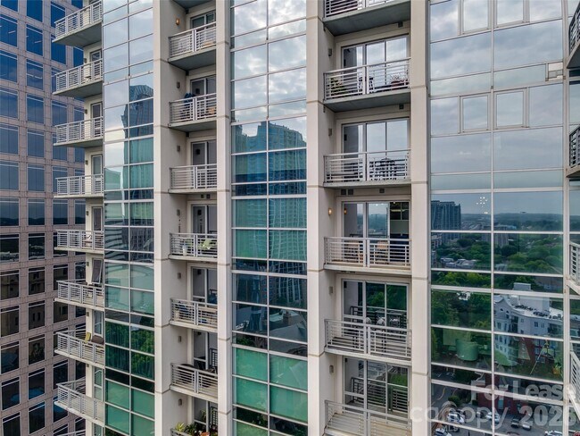 Building Photo - 333 W Trade St