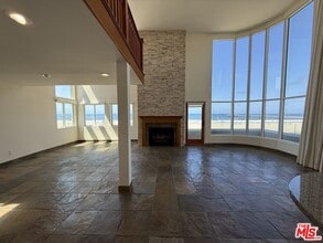 Building Photo - 2 Catamaran St