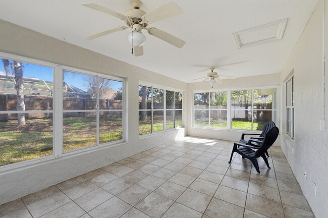 Building Photo - Spacious 3BR/2BA pet friendly home with a fenced backyard and oversized patio