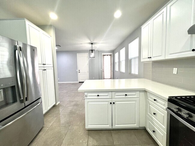 Building Photo - Modern Eastvale Home | 3 Bed | 2.5 Bath | 2-Car Garage | Pool & Gym | Solar Panels