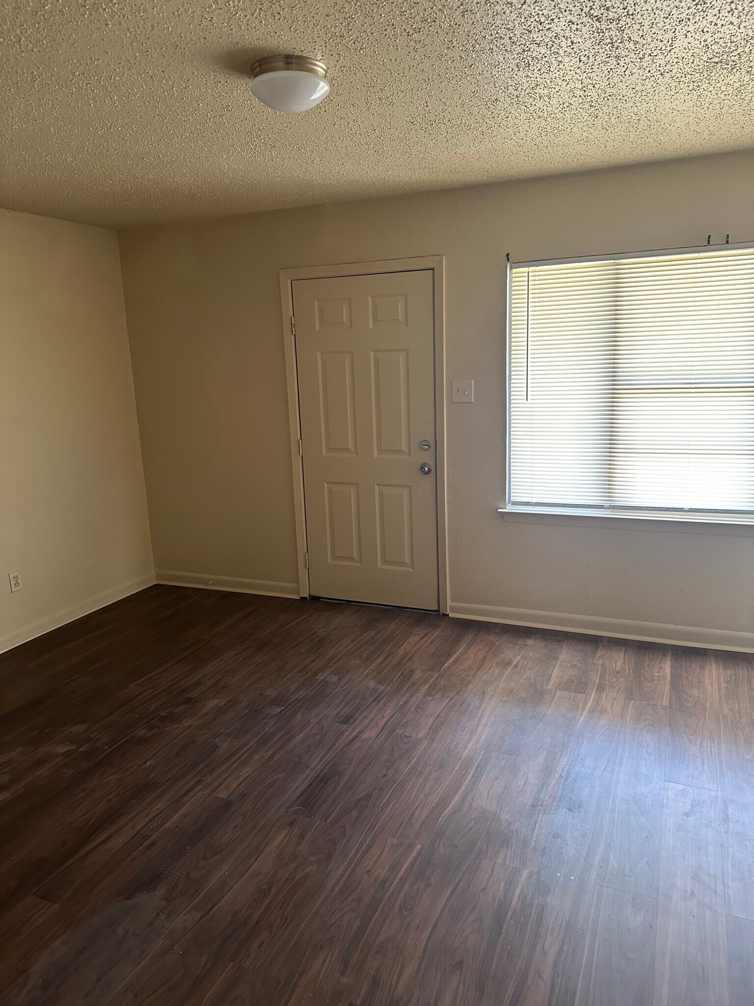 Building Photo - 511 Highcrest Dr