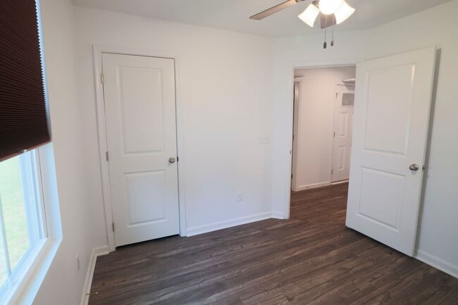 Building Photo - Upscale Home On Queens Mill Ct AVAILABLE NOW!