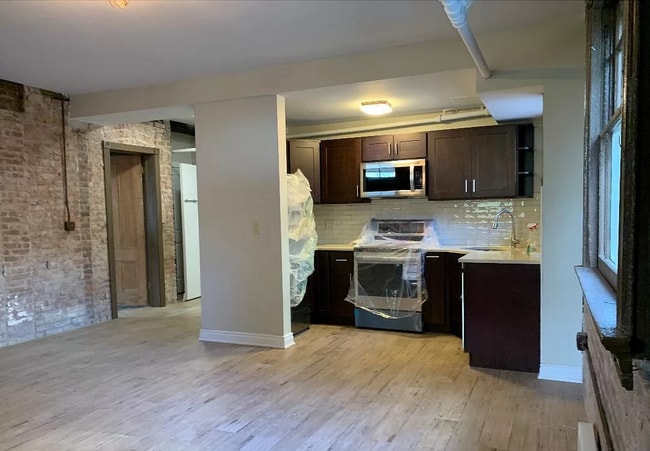 Building Photo - 239 St Pauls Ave