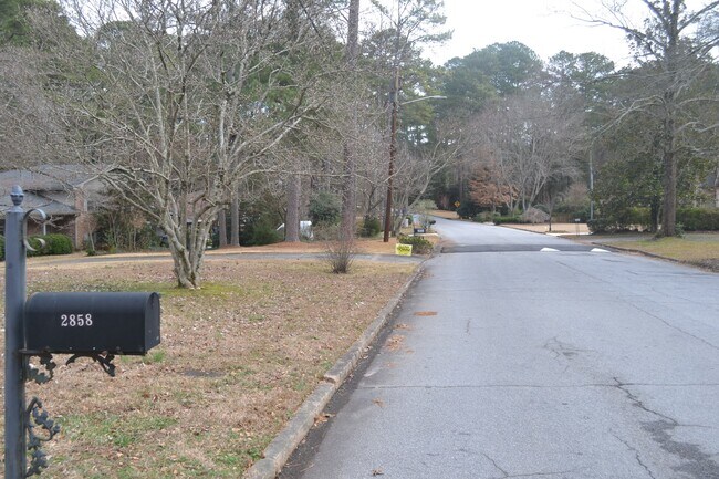 Building Photo - Wonderful Evergreen Hills Community 3 Bed 2 bath Large Lot Single Family Rental