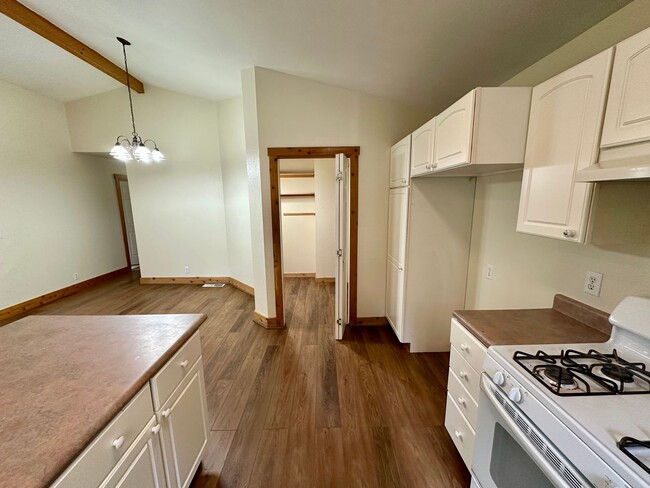 Building Photo - Creekside Home with Bonus Room above 2-Car Garage Alta Sierra