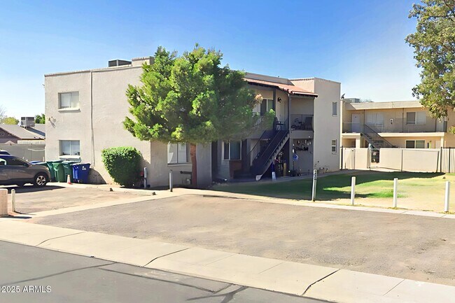 Primary Photo - 960 N Jay St