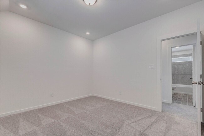 Building Photo - 1038 Elsinore Dr