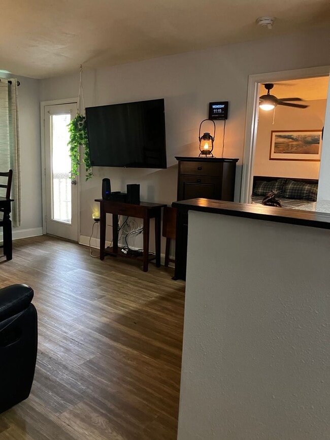 Building Photo - Furnished 1 bedroom in Preserves at River'...