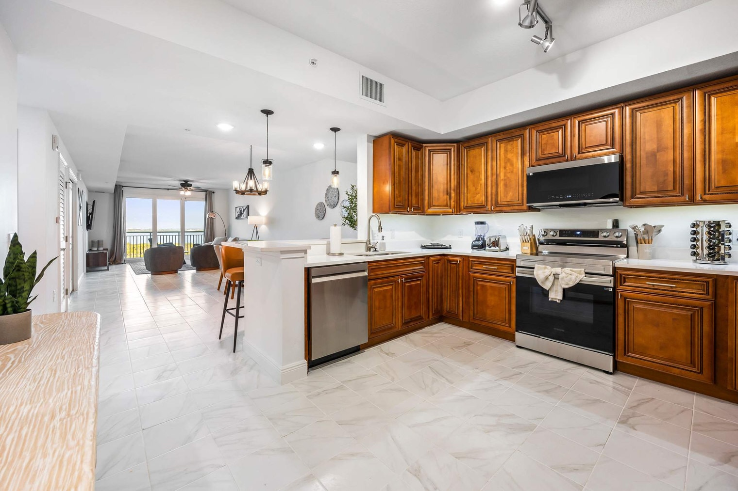 Building Photo - 605 Kemp St