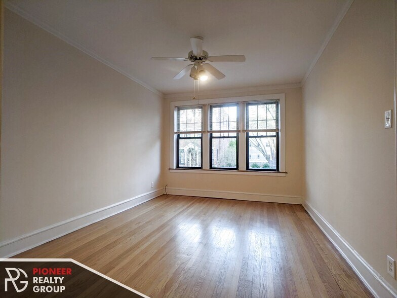 Primary Photo - 1446 W Byron St