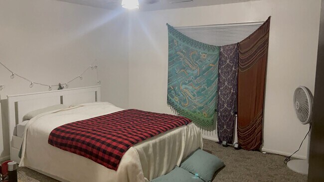 Building Photo - SINGLE FAMILY HOUSING -  2 bed/1 bath just...