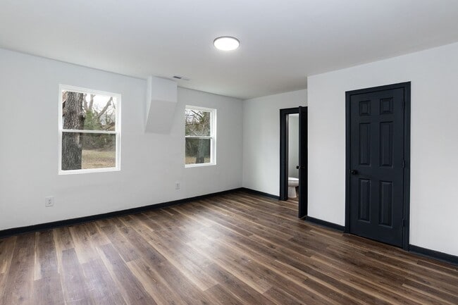 Building Photo - Spacious Three Bedroom Remodeled Home!