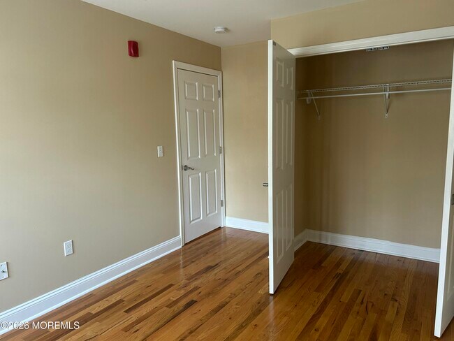 Building Photo - 45 Beers St