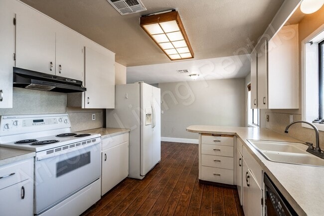 Building Photo - LARGE FENCED YARD WITH DETACHED GARAGE