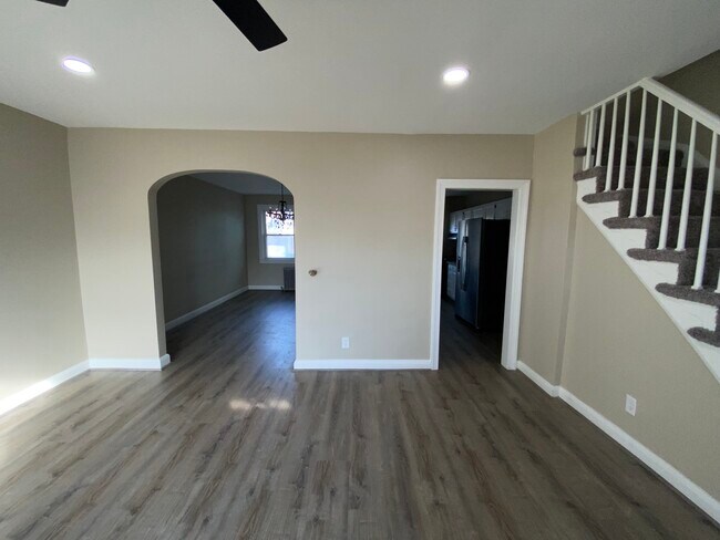 Building Photo - 41 N Kossuth St