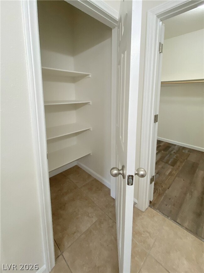 Building Photo - 1000 Aspen Cliff Dr