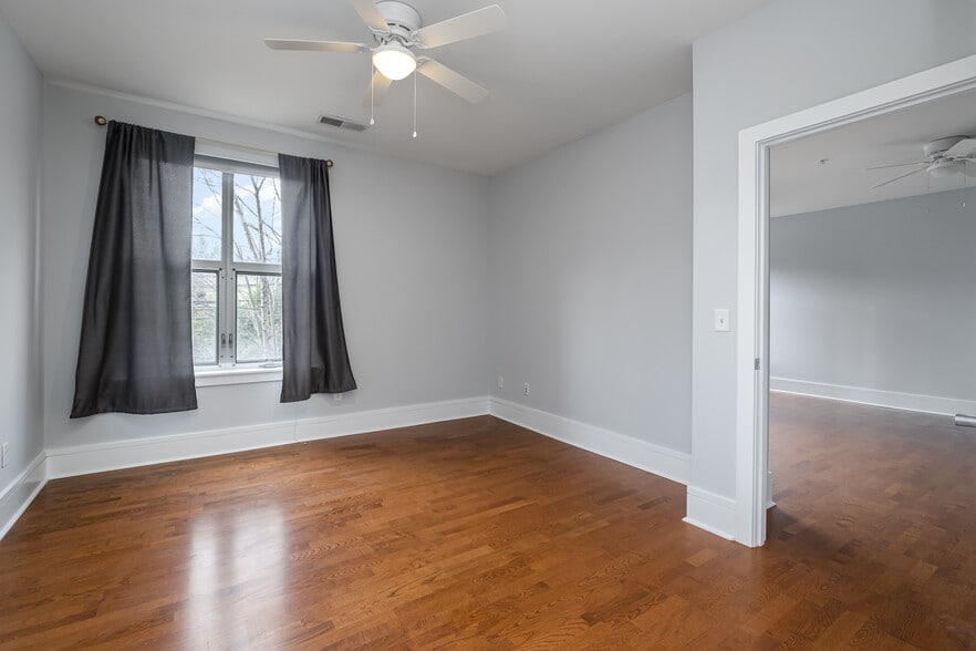 Master bedroom - 1600 Fulton Ave