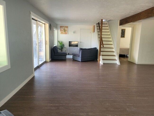 Building Photo - Stunning Lenore House With Breathtaking Views