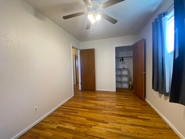 Building Photo - 989 Hobson St