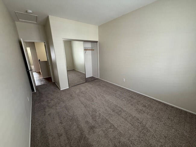 Building Photo - Beautiful Camarillo Townhome