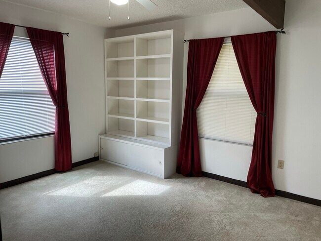 Building Photo - 1375 Cameron Ave