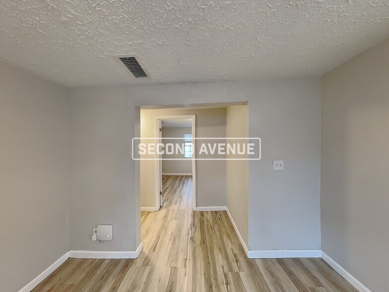 Building Photo - 1656 W 30th St