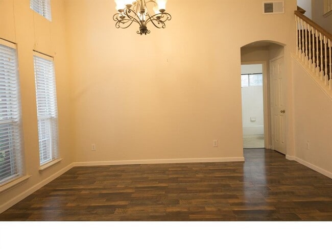 Building Photo - 4325 Palmdale Dr