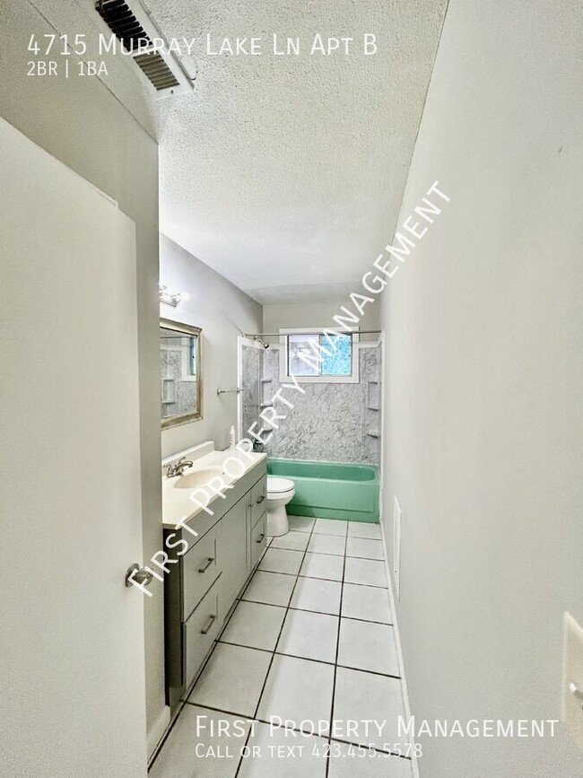 Building Photo - Newly Remodeled 2Bed/1Bath Duplex Off 58: ...