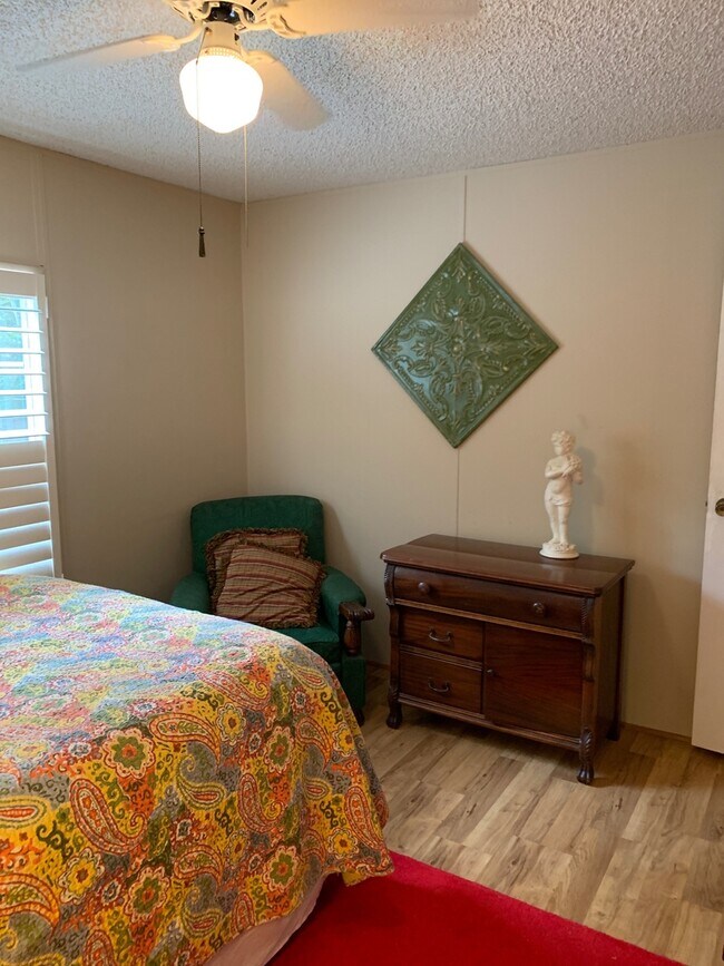 Building Photo - Furnished spacious 3/2.5 home. Corporate a...