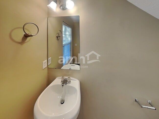 Building Photo - 111 Dreville Dr