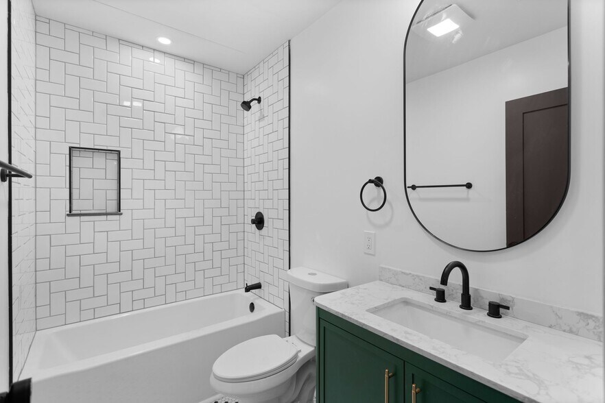 Bathroom - 2035 Forbes Ave