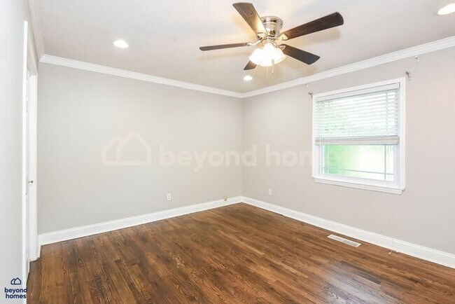 Building Photo - Beautiful 3-Bed 2.5-Bath + Bonus Room Home - Minutes from Downtown Chattanooga!