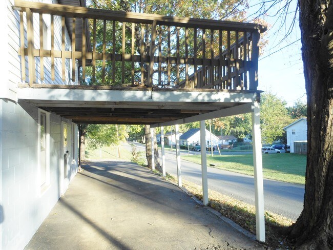 Building Photo - 1200 State St