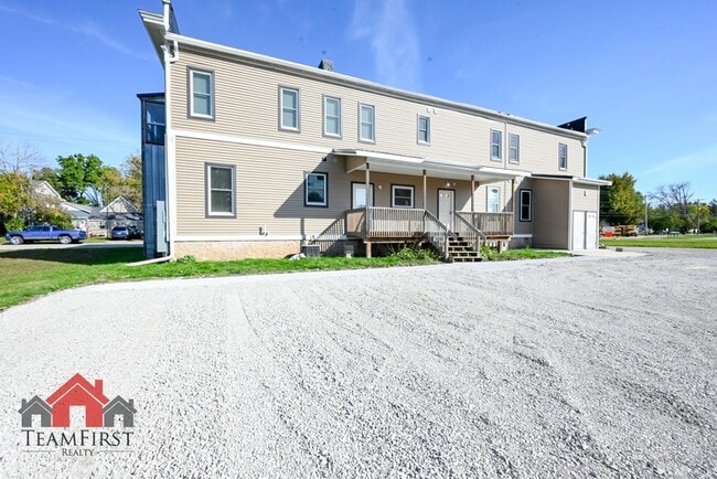Building Photo - 205 N Maple St