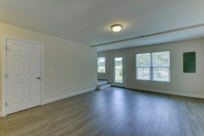 Building Photo - Two Story Townhome! Just a Short Walk to Campbell's Campus!