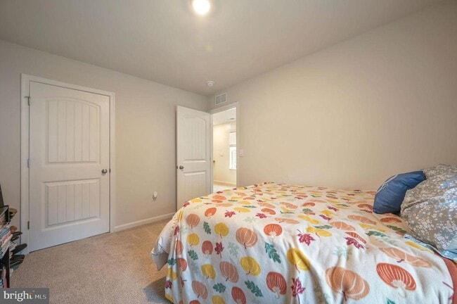 Building Photo - 504 Currant Cir