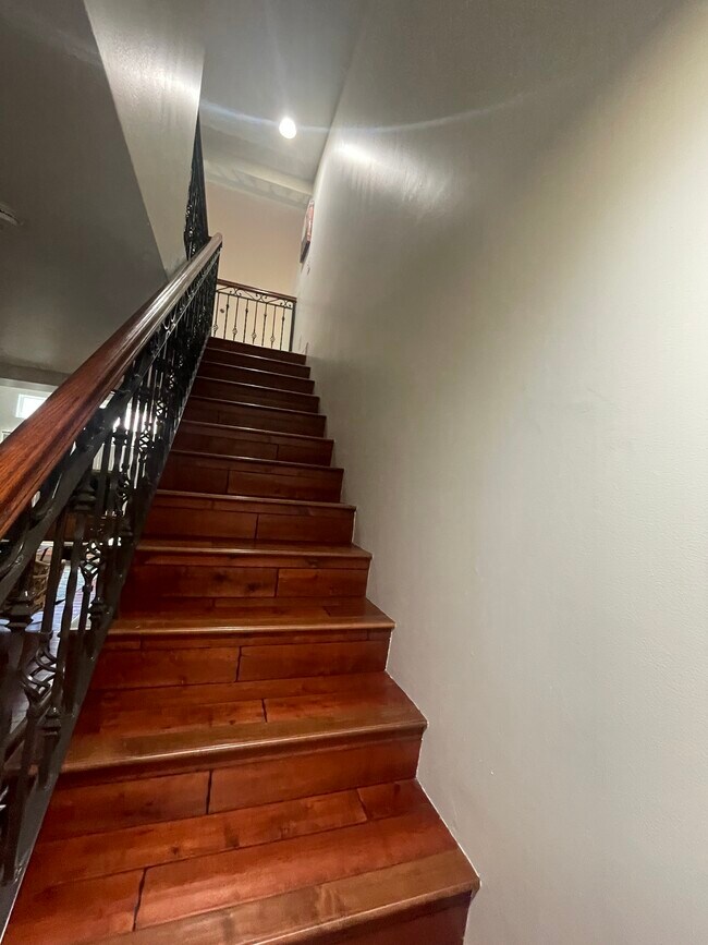 Building Photo - 6014 Barton Ave