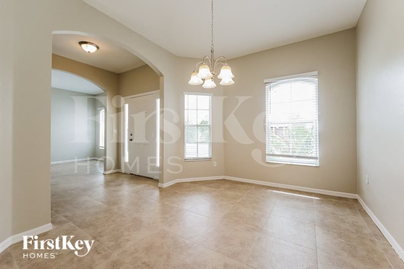 Building Photo - 820 Poinsettia Ave