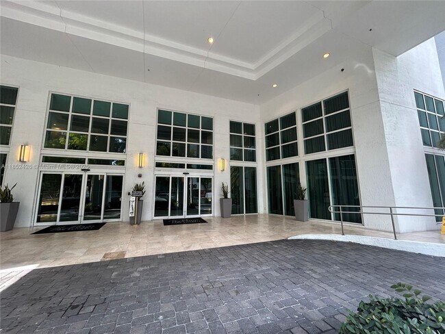 Building Photo - 951 Brickell Ave