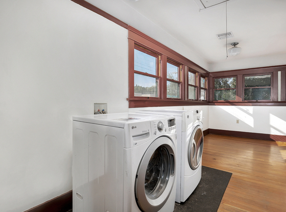 Laundry Room - 2945 Raymond Ave