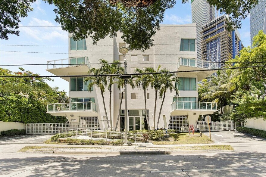 Building Photo - 1528 Brickell Ave